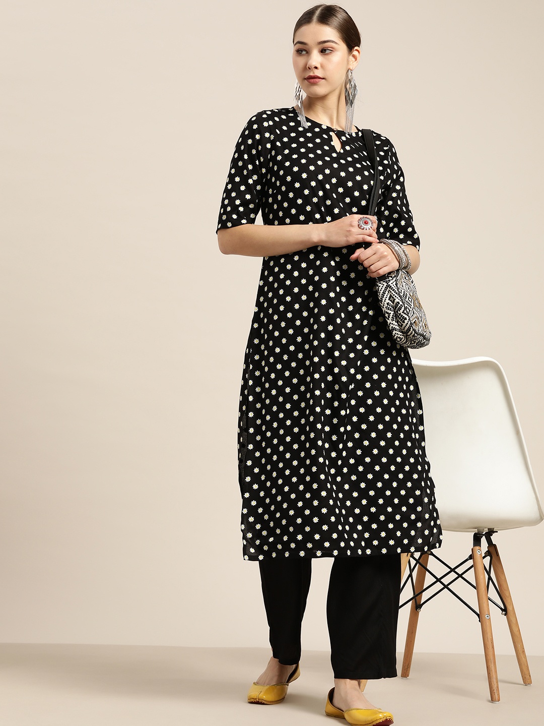

Moda Rapido Women Black & White Floral Print Kurta with Palazzos