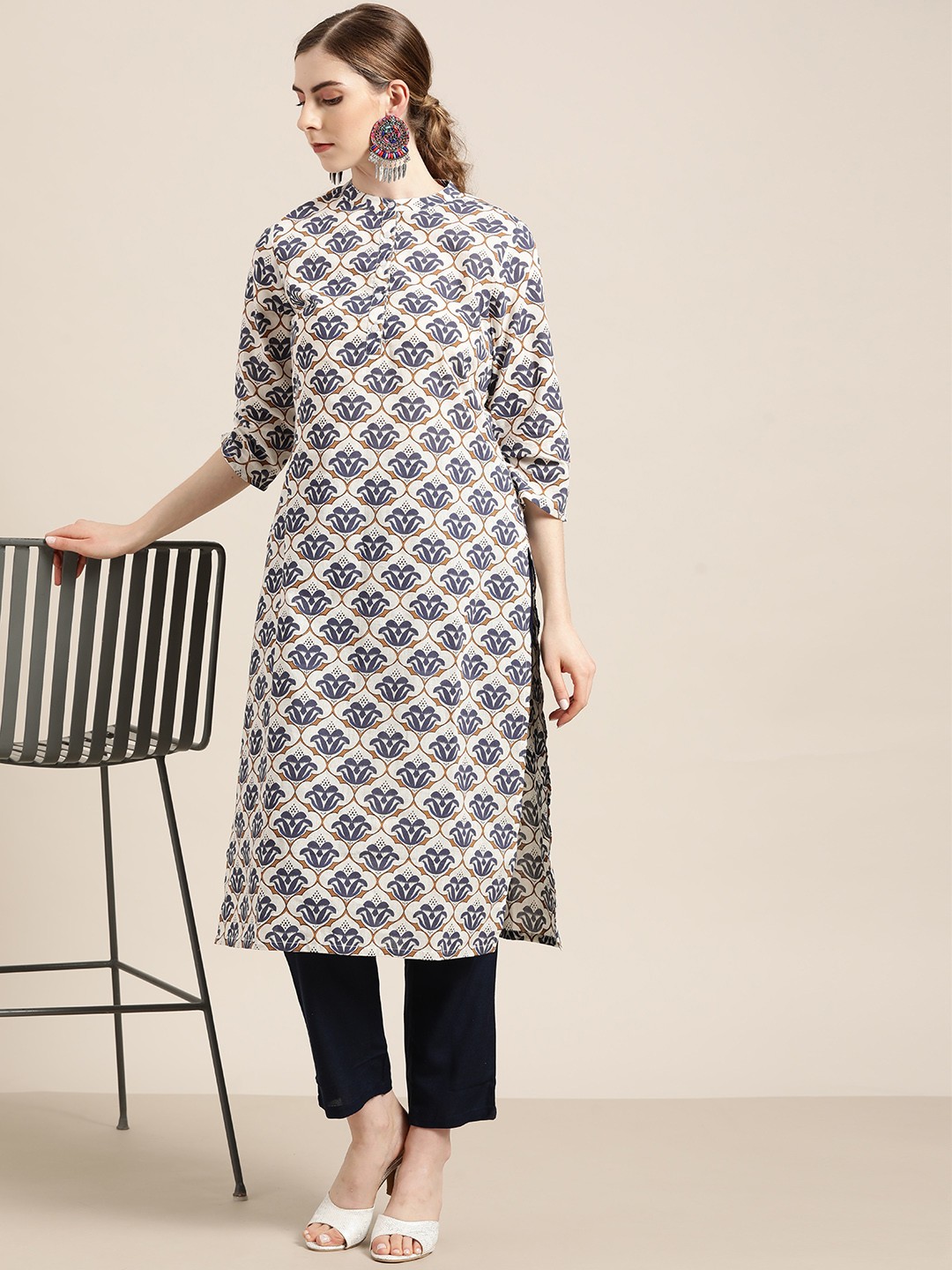 

Moda Rapido Women White & Navy Blue Cotton Ethnic Motifs Printed Straight Kurta