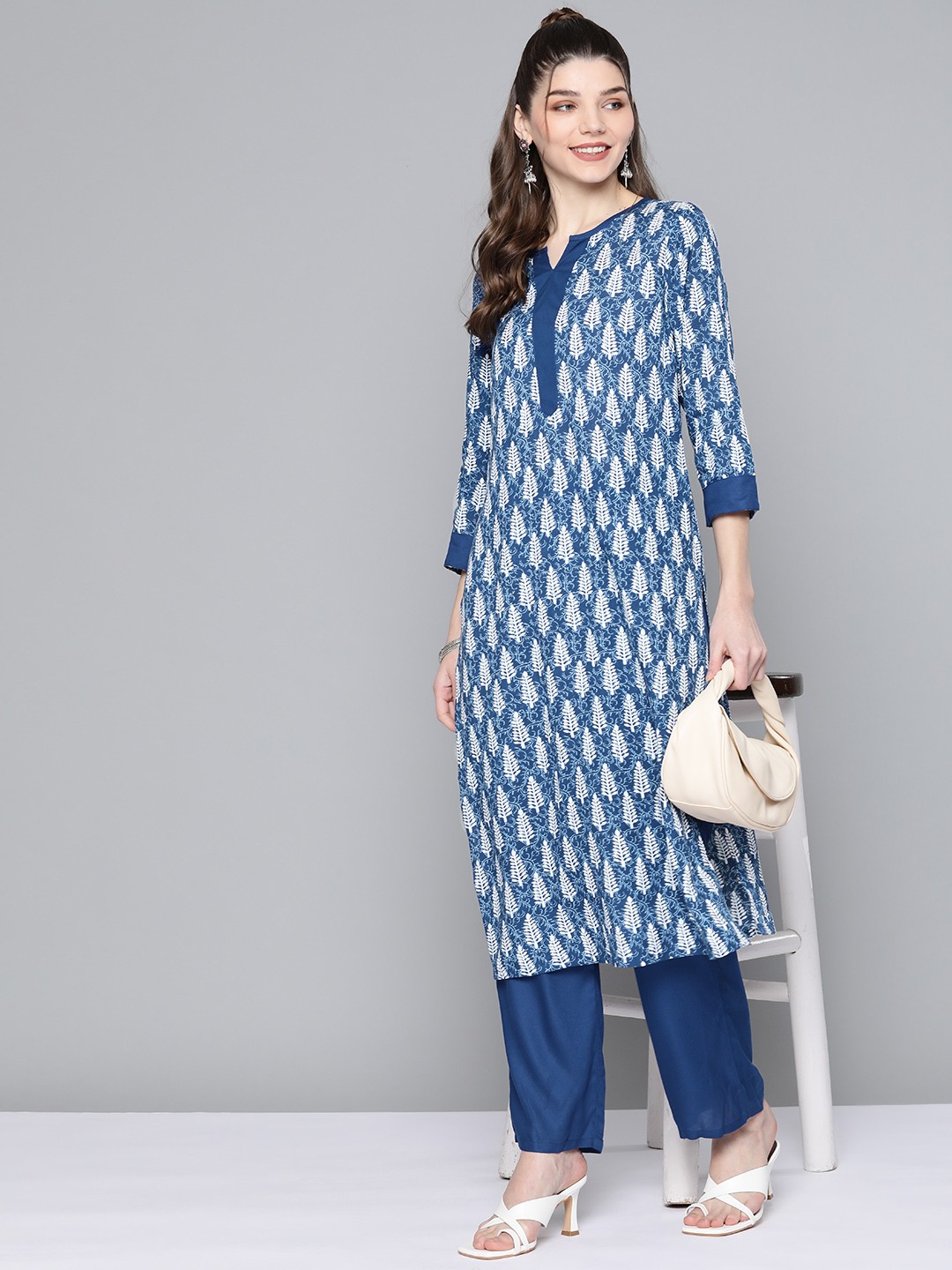

HERE&NOW Women Navy Blue & White Ethnic Motifs Printed Kurta with Trousers