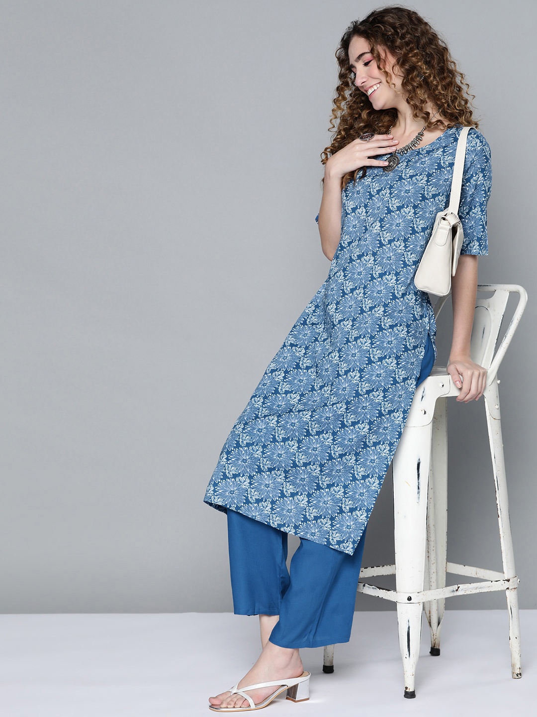 

HERE&NOW Women Blue & White Floral Printed Kurta with Palazzos
