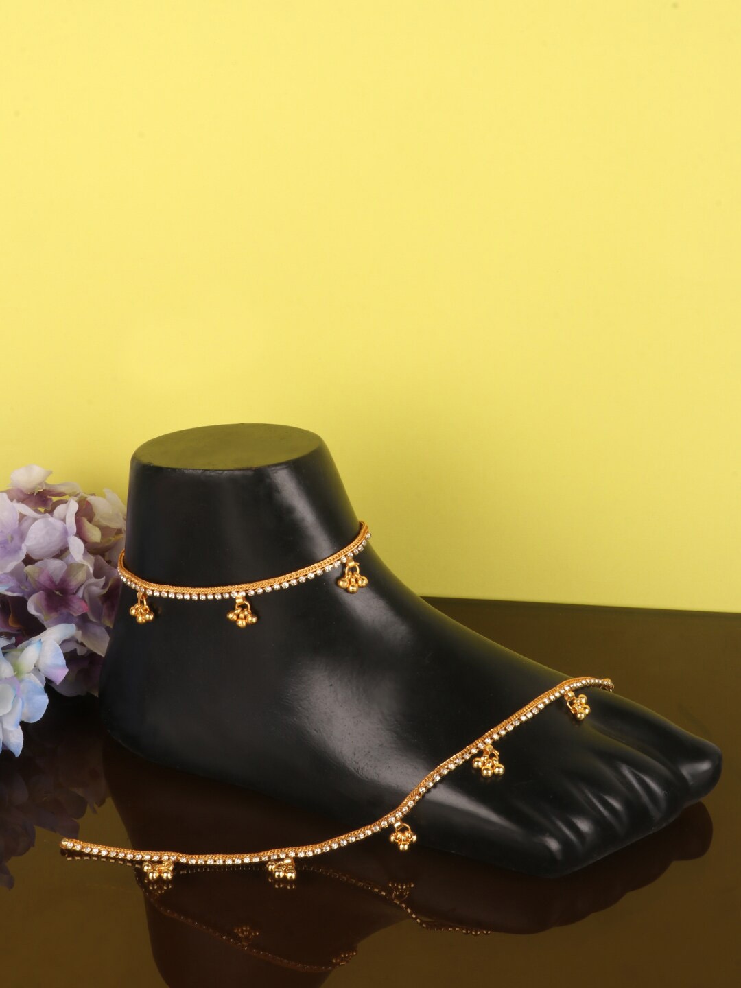 

PENNY JEWELS Gold-Toned Stone Studded Ghungroo Detail Anklet