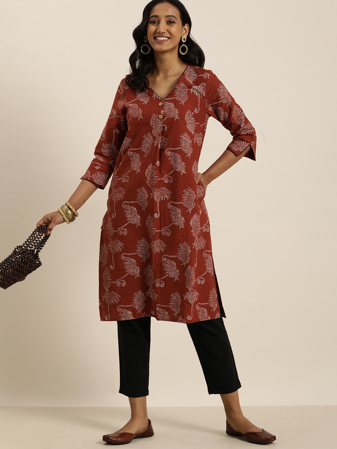 

Taavi Women Red & Black Bagru Hand Block Print Pure Cotton V Neck Kurta