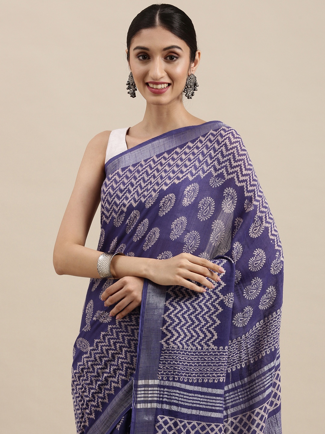 

Taavi Women Green & White Hand Block Print Sustainable Saree