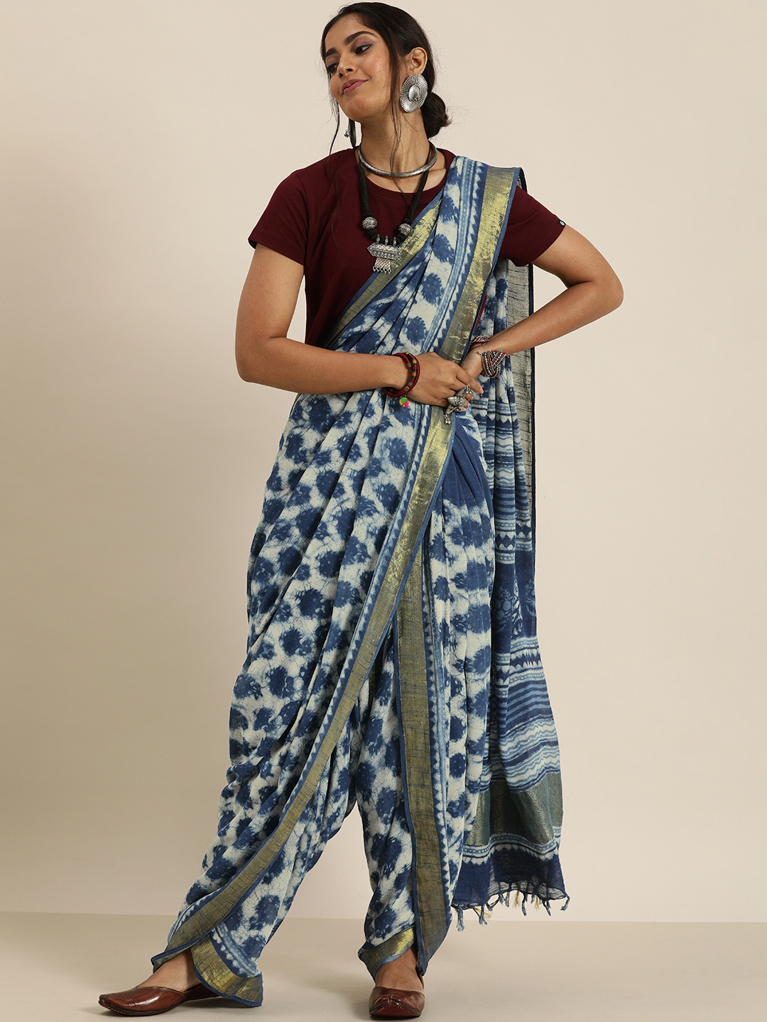 

Taavi Blue & White Indigo Printed Pure Cotton Saree with Tassels