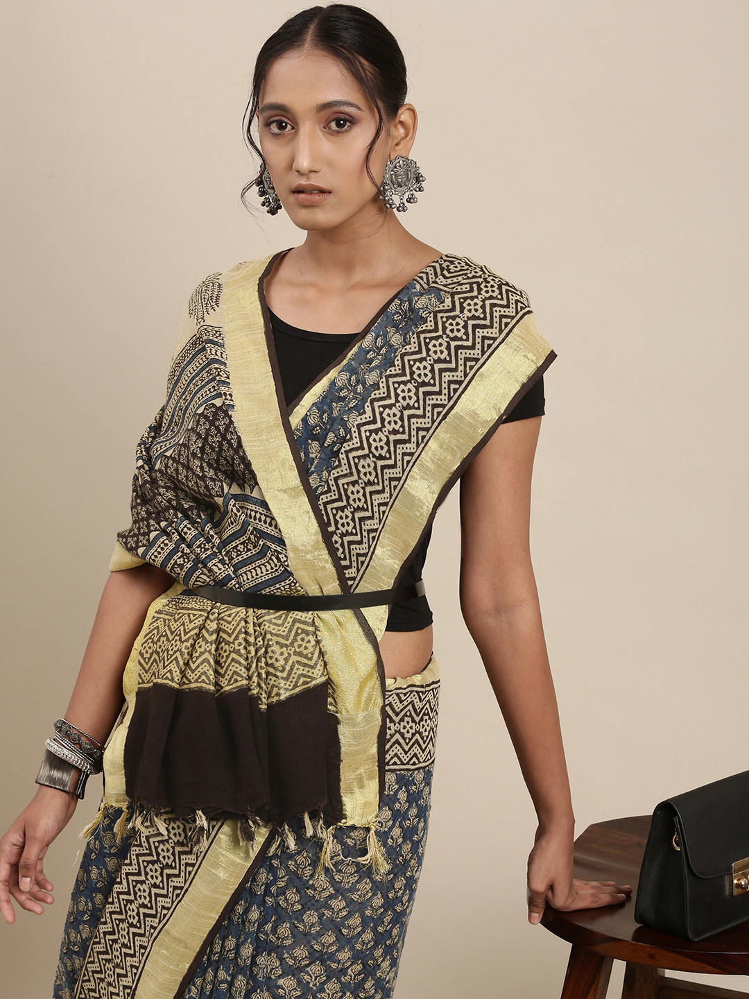 

Taavi Blue Ethnic Motifs Bagru Saree