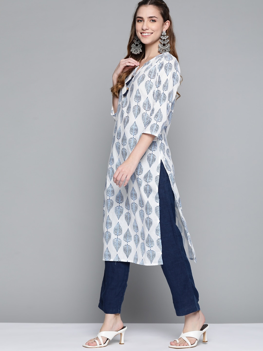 

HERE&NOW Women Blue & White Cotton Ethnic Motifs Print Kurta with Tassels