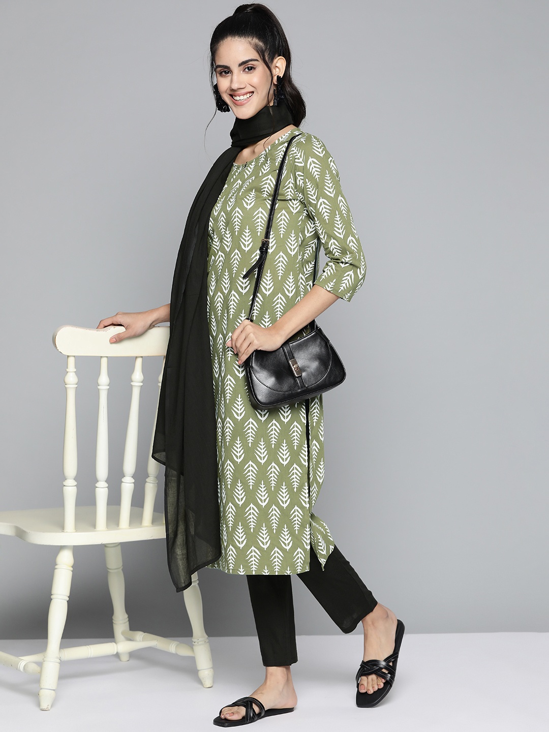 

HERE&NOW Women Olive Green Floral Printed Pure Cotton Kurta with Trousers & With Dupatta