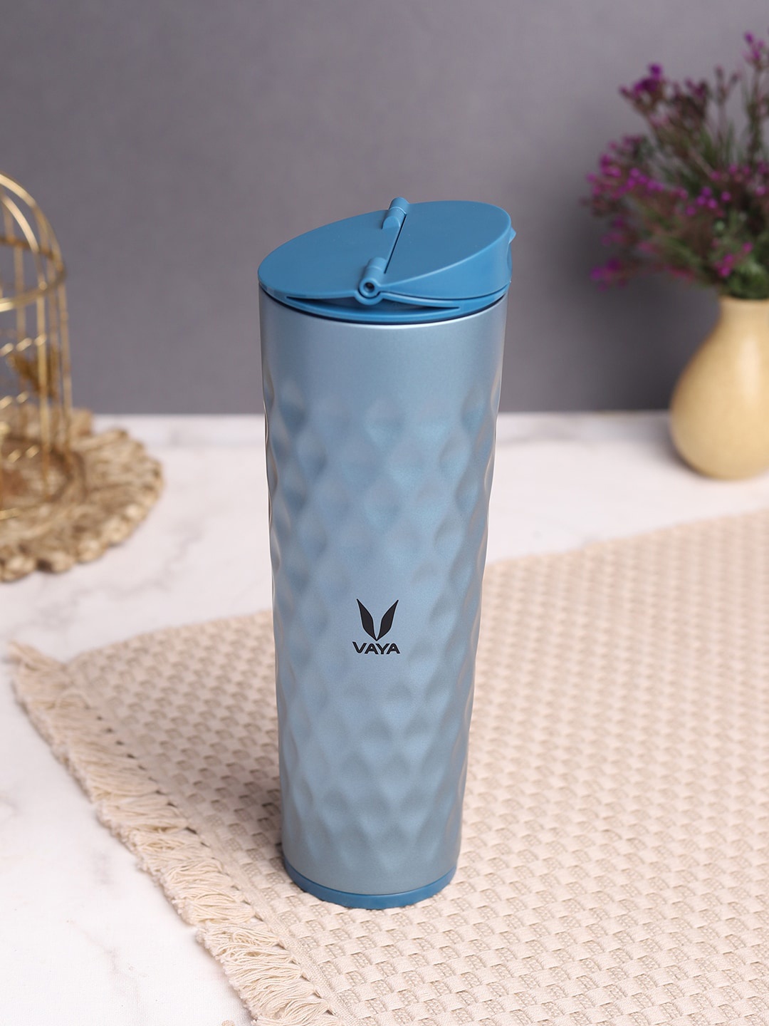 

Vaya Blue Solid Stainless Steel Vacuum Insulated Flask 600ml