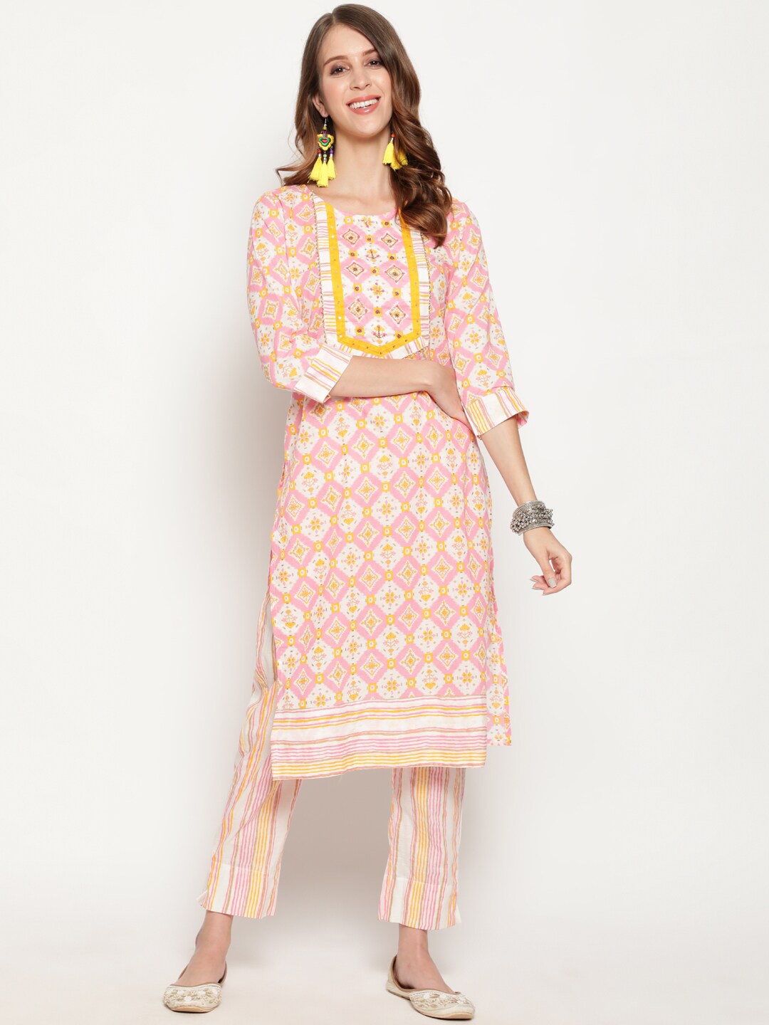 

antaran Women Pink & Off-White Floral Printed Regular Pure Cotton Kurta with Trousers