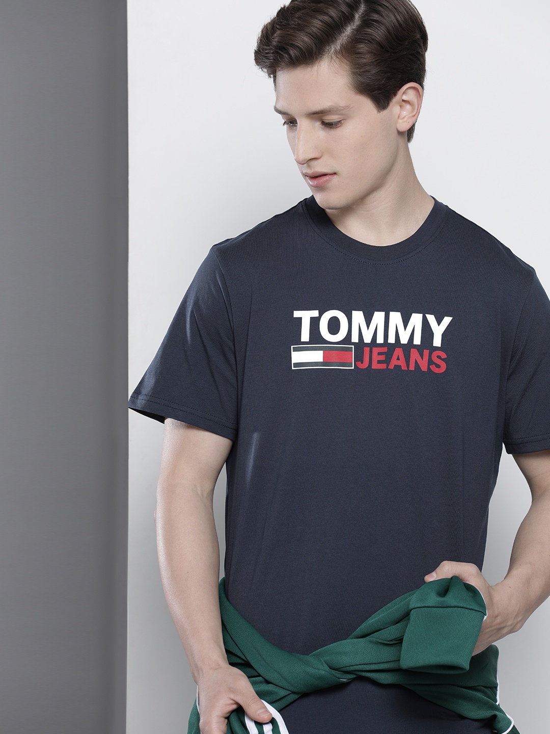 

Tommy Hilfiger Men Navy Blue Typography Printed Pure Cotton T-shirt