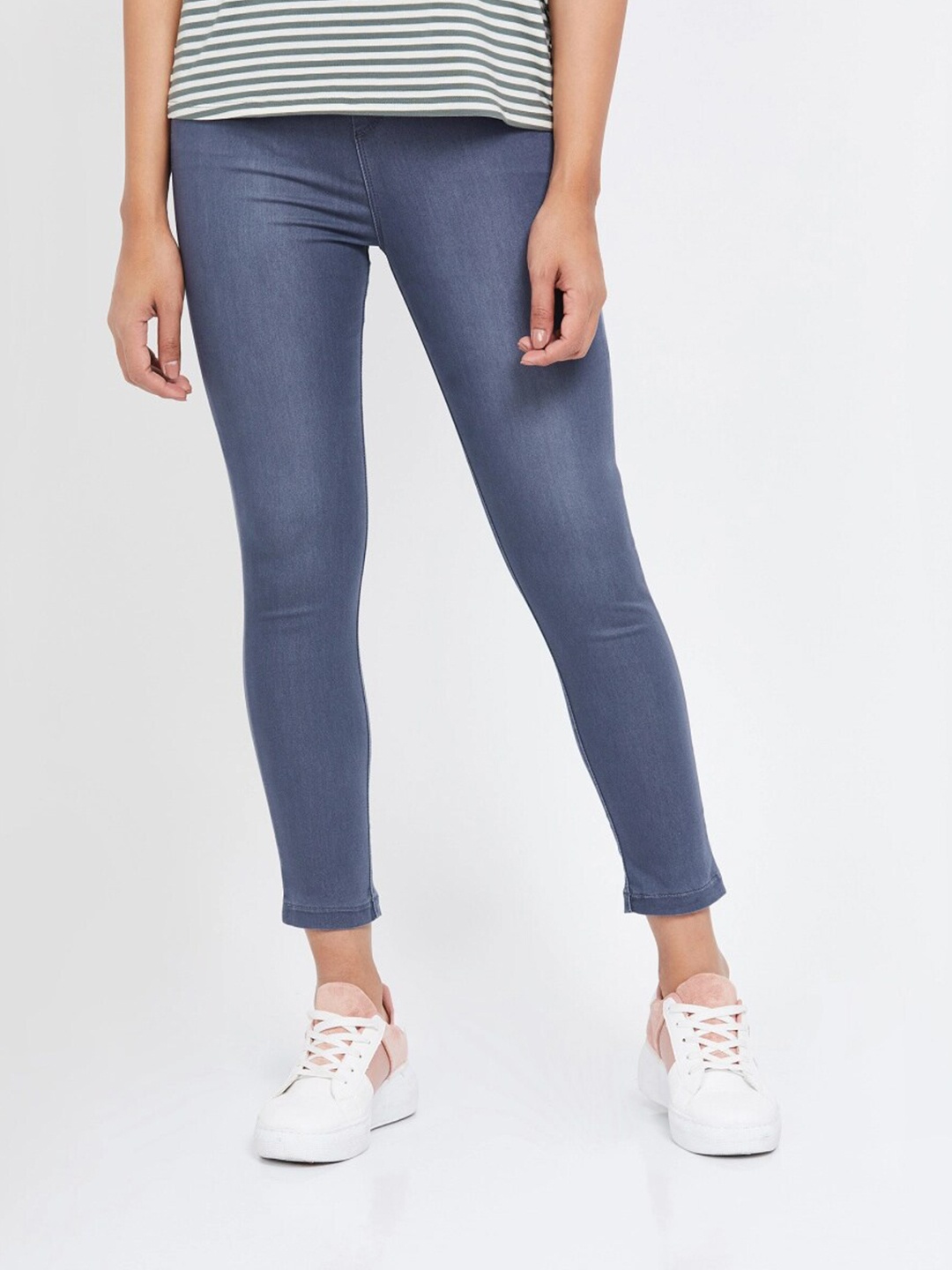 

Xpose Women Grey Solid Slim Fit Cotton Denim Washed Jeggings