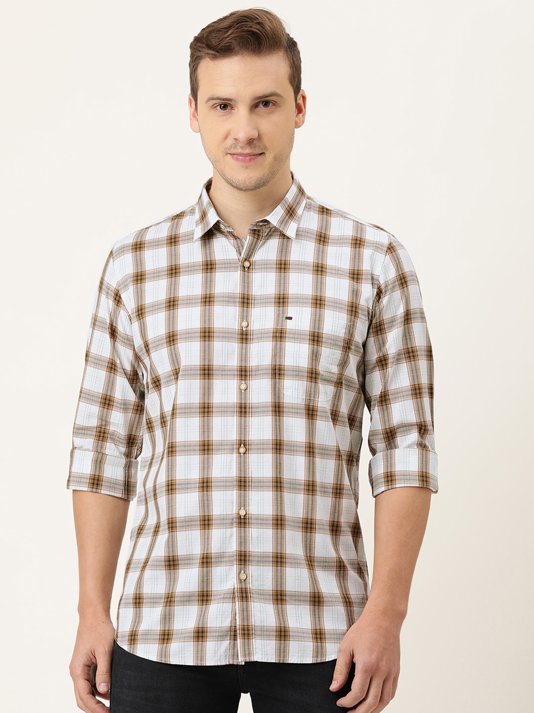 

Peter England Casuals Men White Slim Fit Checked Pure Cotton Casual Shirt