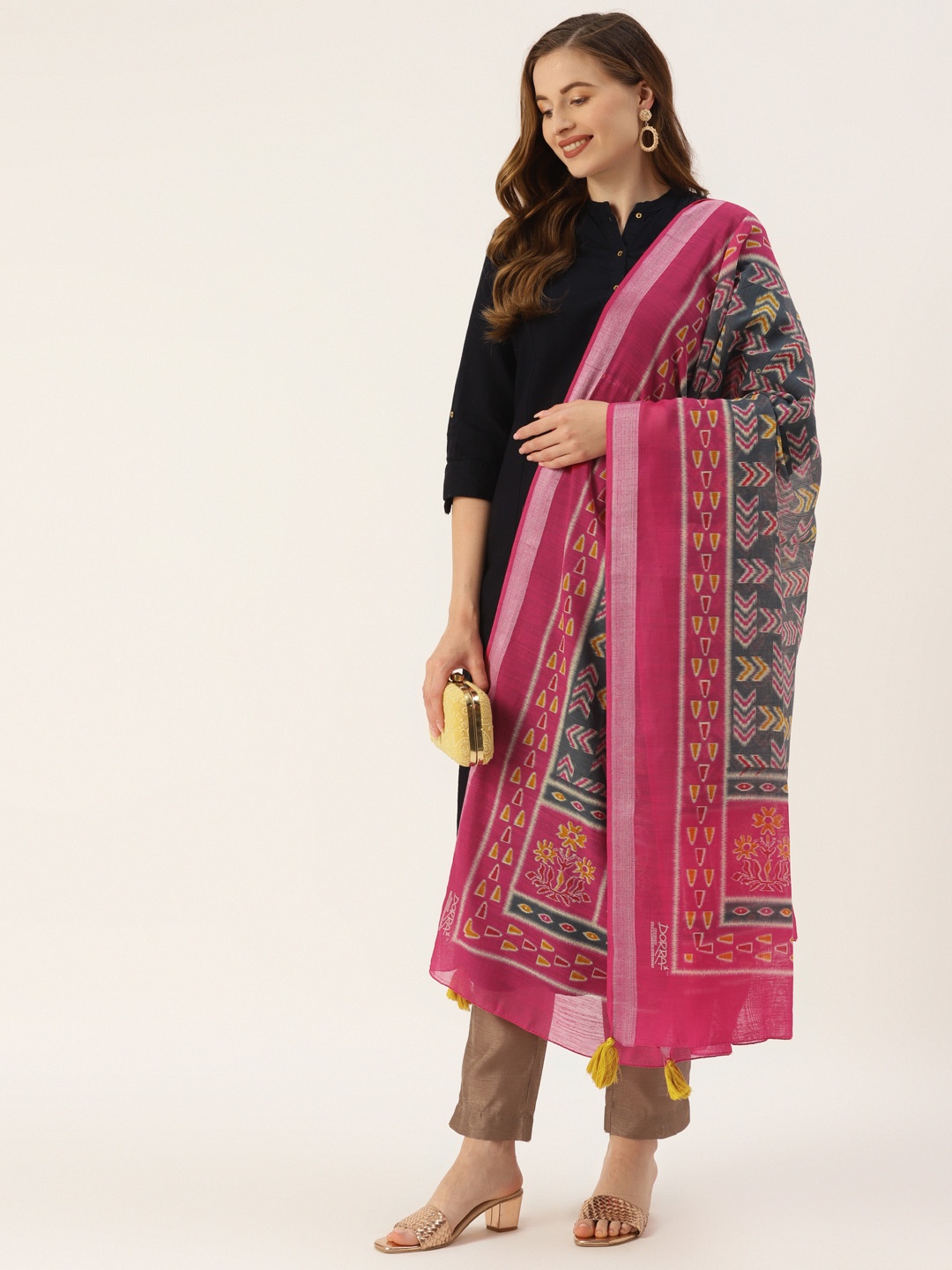 

Molcha Pink & Grey Printed Dupatta with Zari