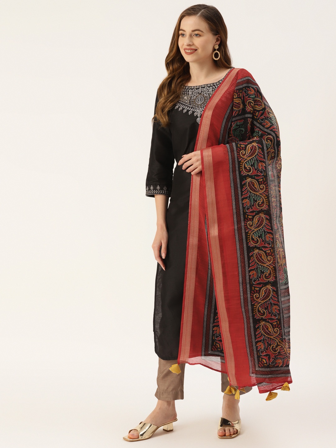 

Molcha Red & Multicoloured Ethnic Motifs Printed Dupatta