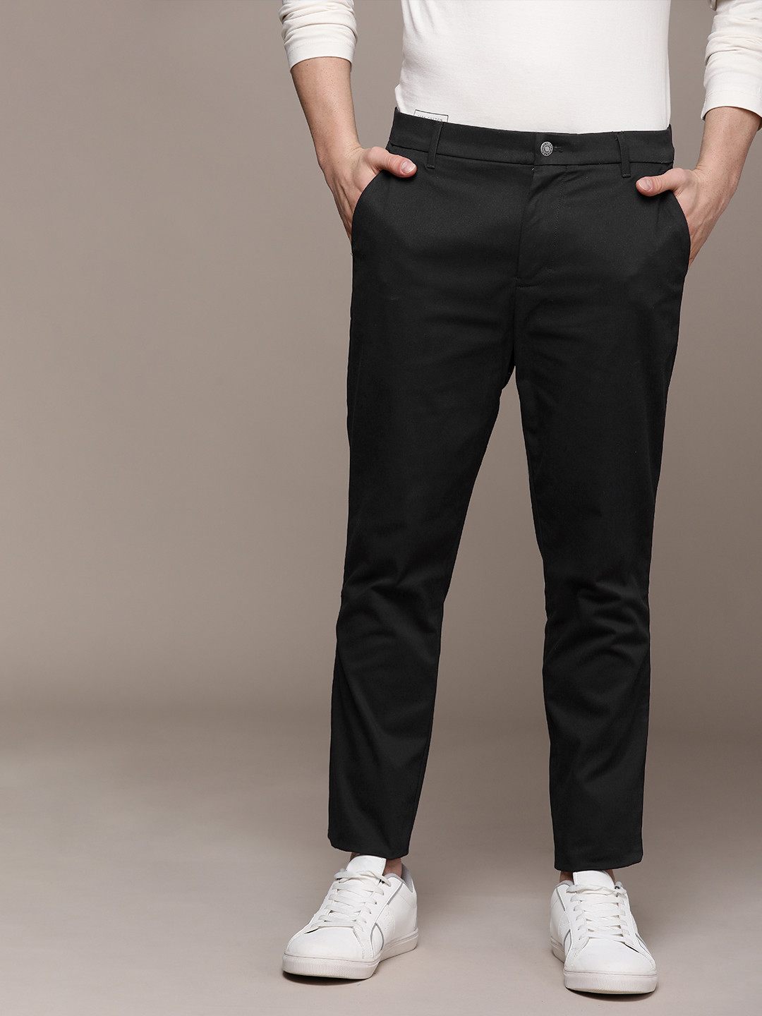

Calvin Klein Jeans Men Black Slim Fit Solid Mid Rise Chinos