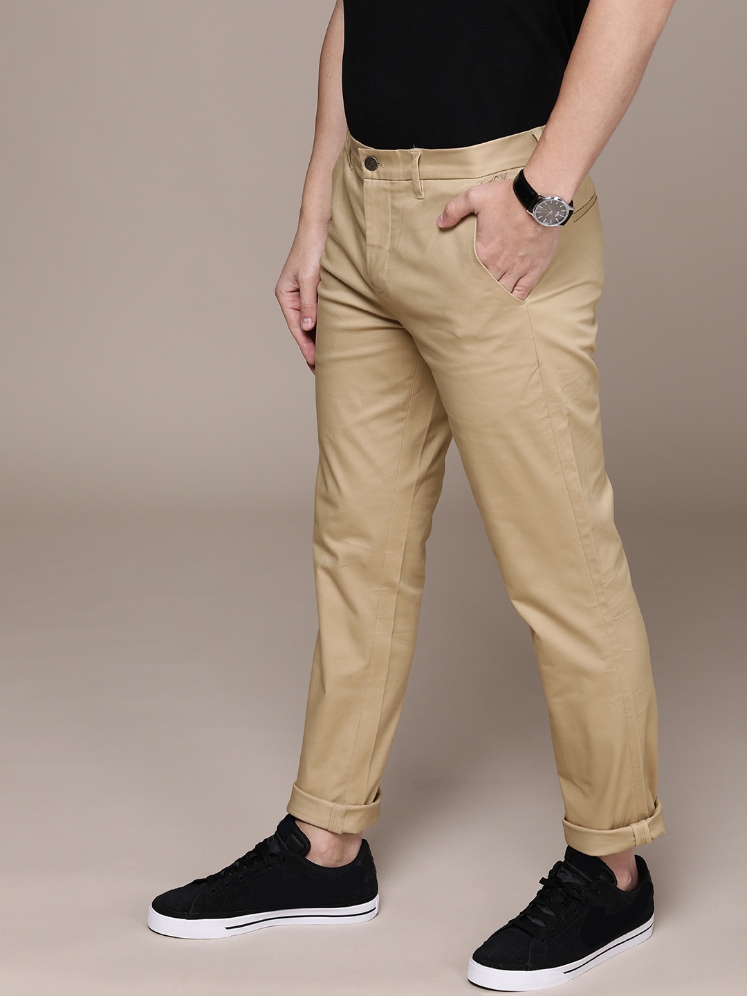 

Calvin Klein Jeans Men Beige Solid Slim Fit Regular Trousers