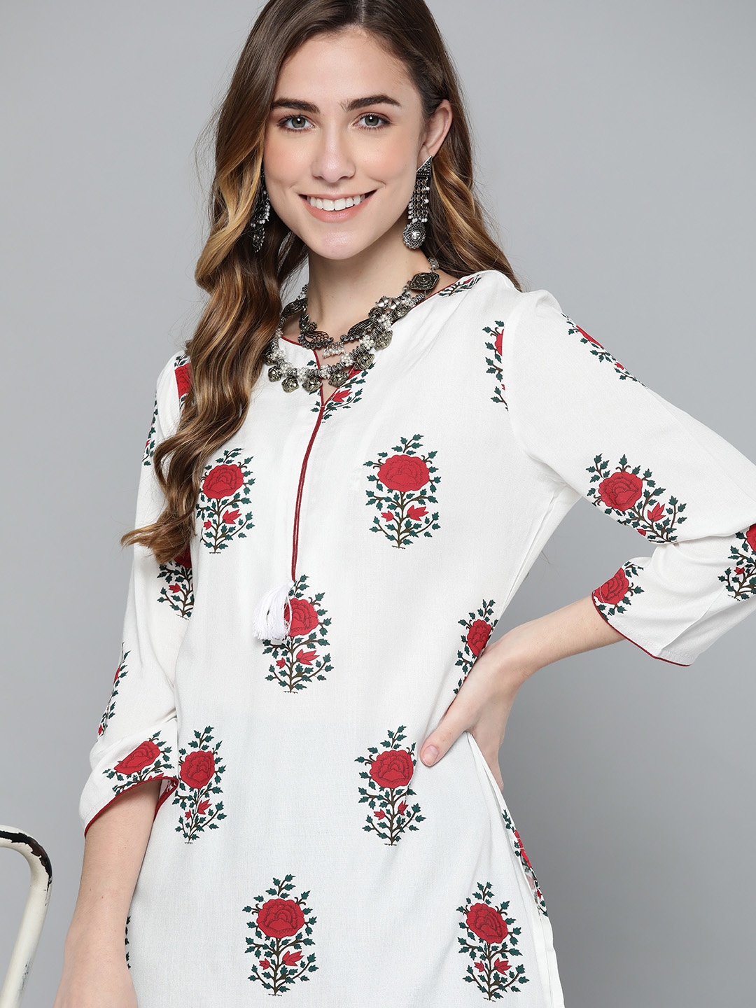 

HERE&NOW Women White & Red Floral Printed Floral Kurta