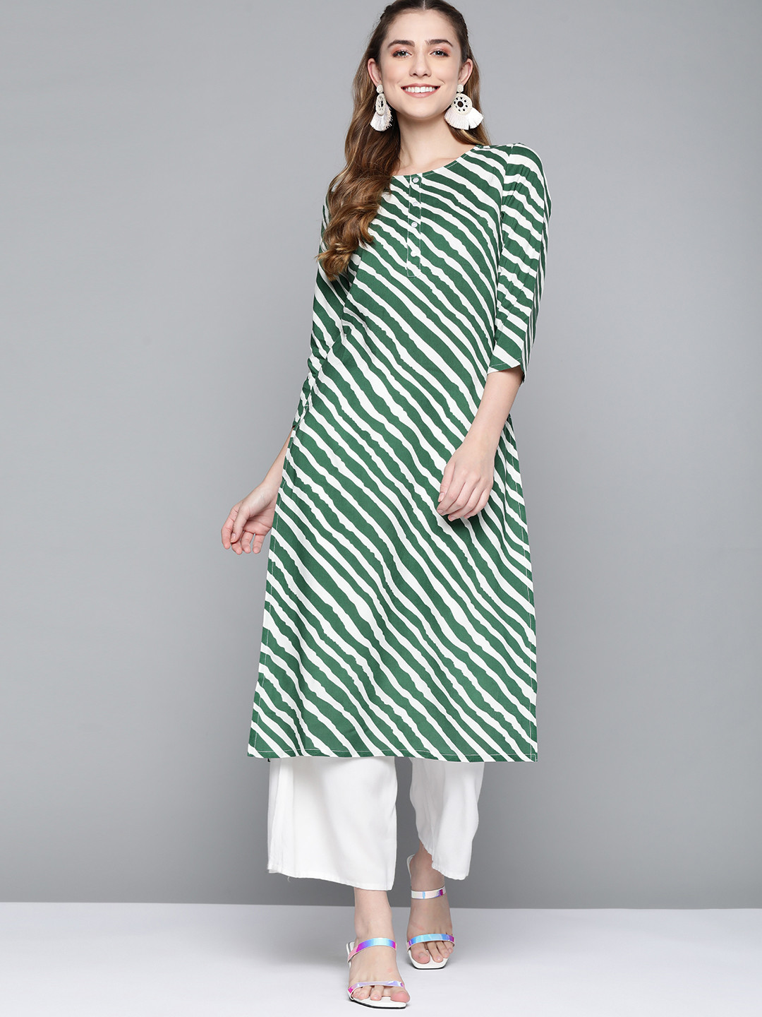 

HERE&NOW Women Green & White Leheriya Print Straight Kurta