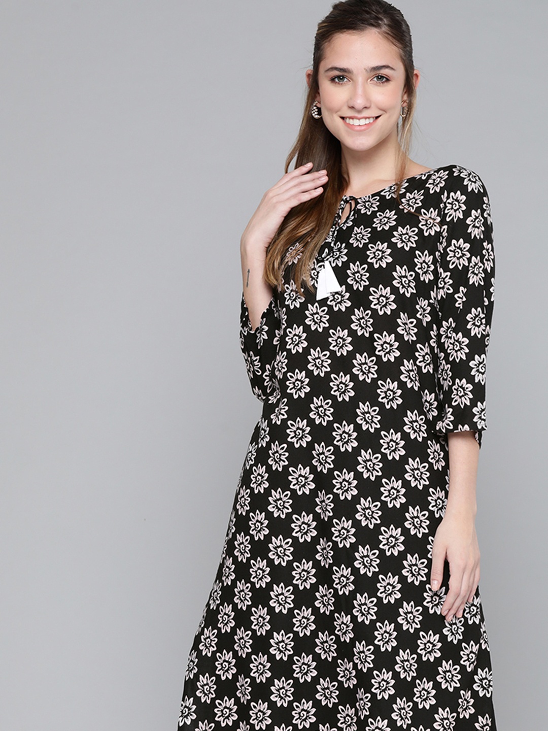 

HERE&NOW Women Black & White Floral Printed Kurta