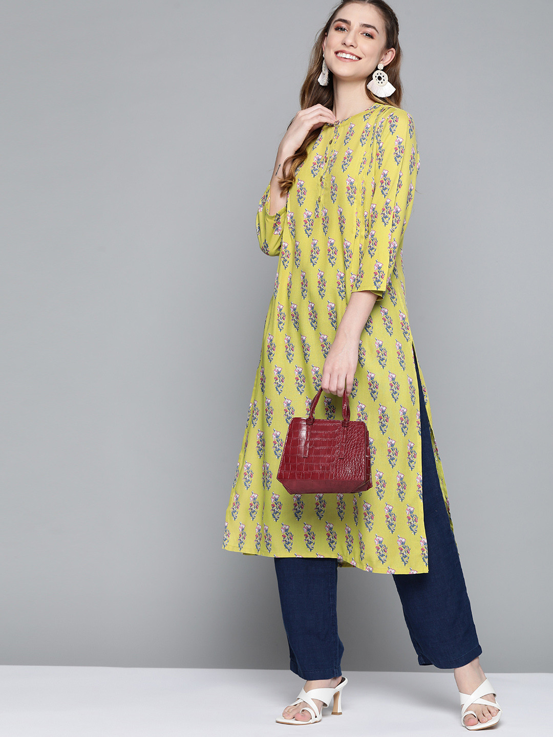 

HERE&NOW Women yellow & Blue Floral Print Straight Kurta, Green