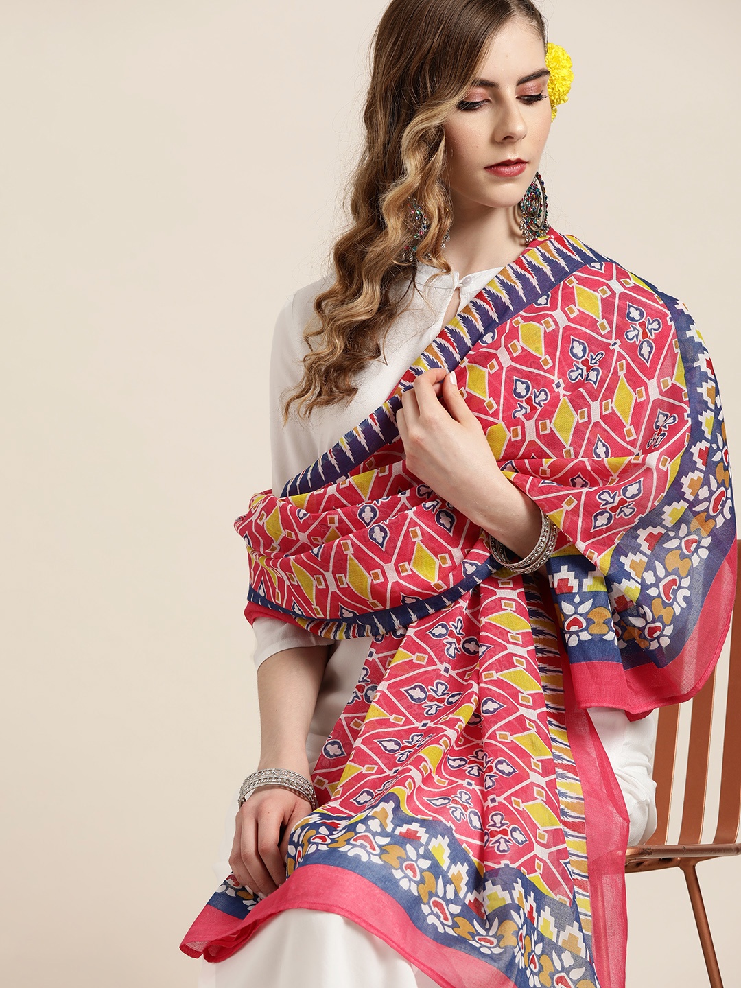 

Moda Rapido Women White & Pink Solid Regular Kurta & Trousers With Dupatta