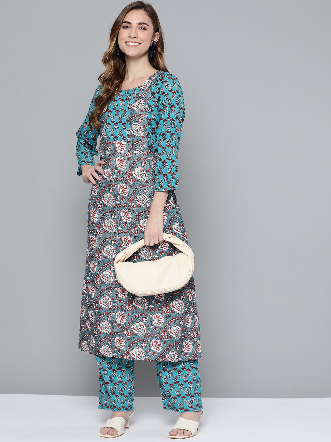 

HERE&NOW Women Blue & Red Ethnic Motifs Print Straight Kurta with Trousers