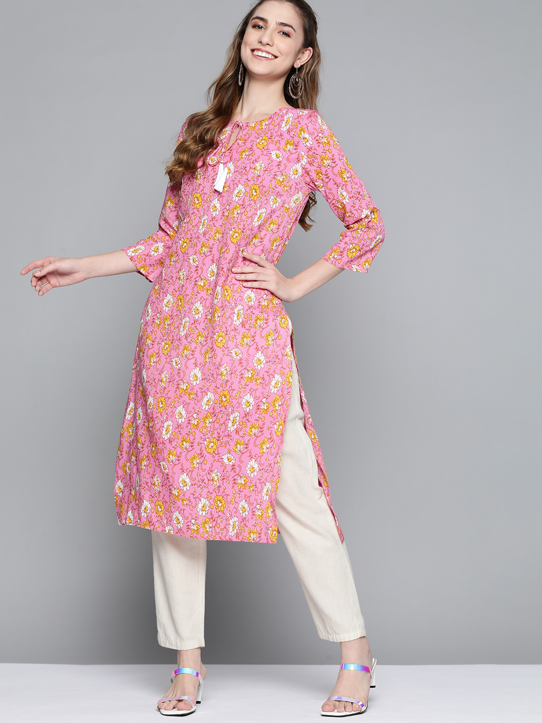 

HERE&NOW Women Pink & White Floral Print Straight Kurta