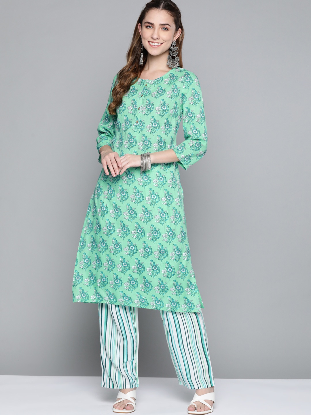 

HERE&NOW Women Green & White Floral Print Regular Kurta with Trousers