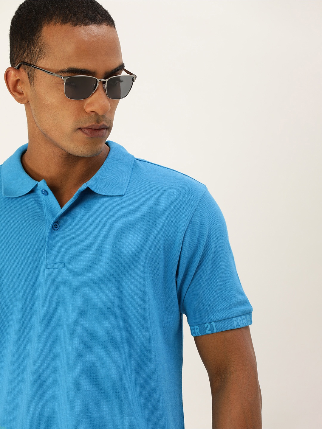 

FOREVER 21 Men Blue Solid Polo Collar T-shirt