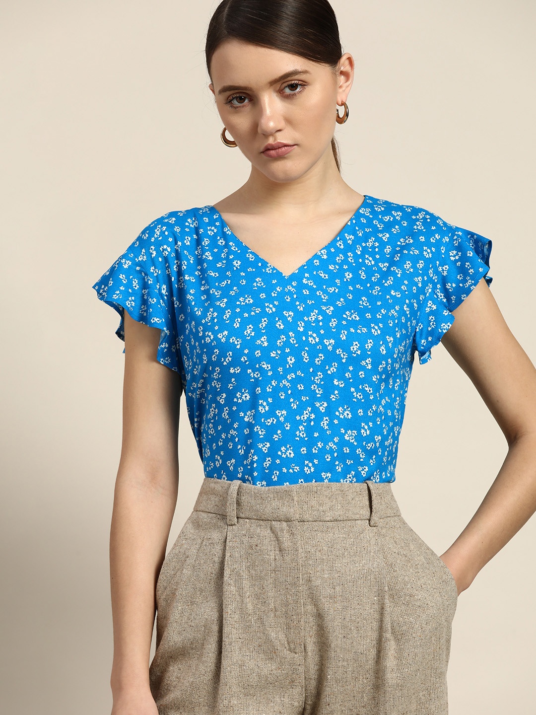 

her by invictus Blue & White Floral Print Flutter Sleeves Top