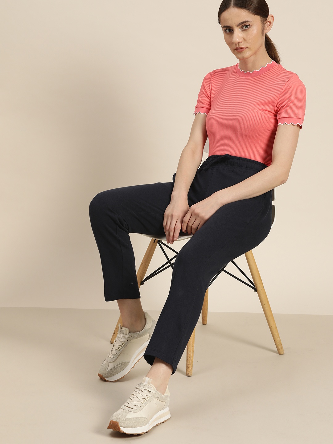

her by invictus Women Regular Fit Cropped Track Pants, Navy blue