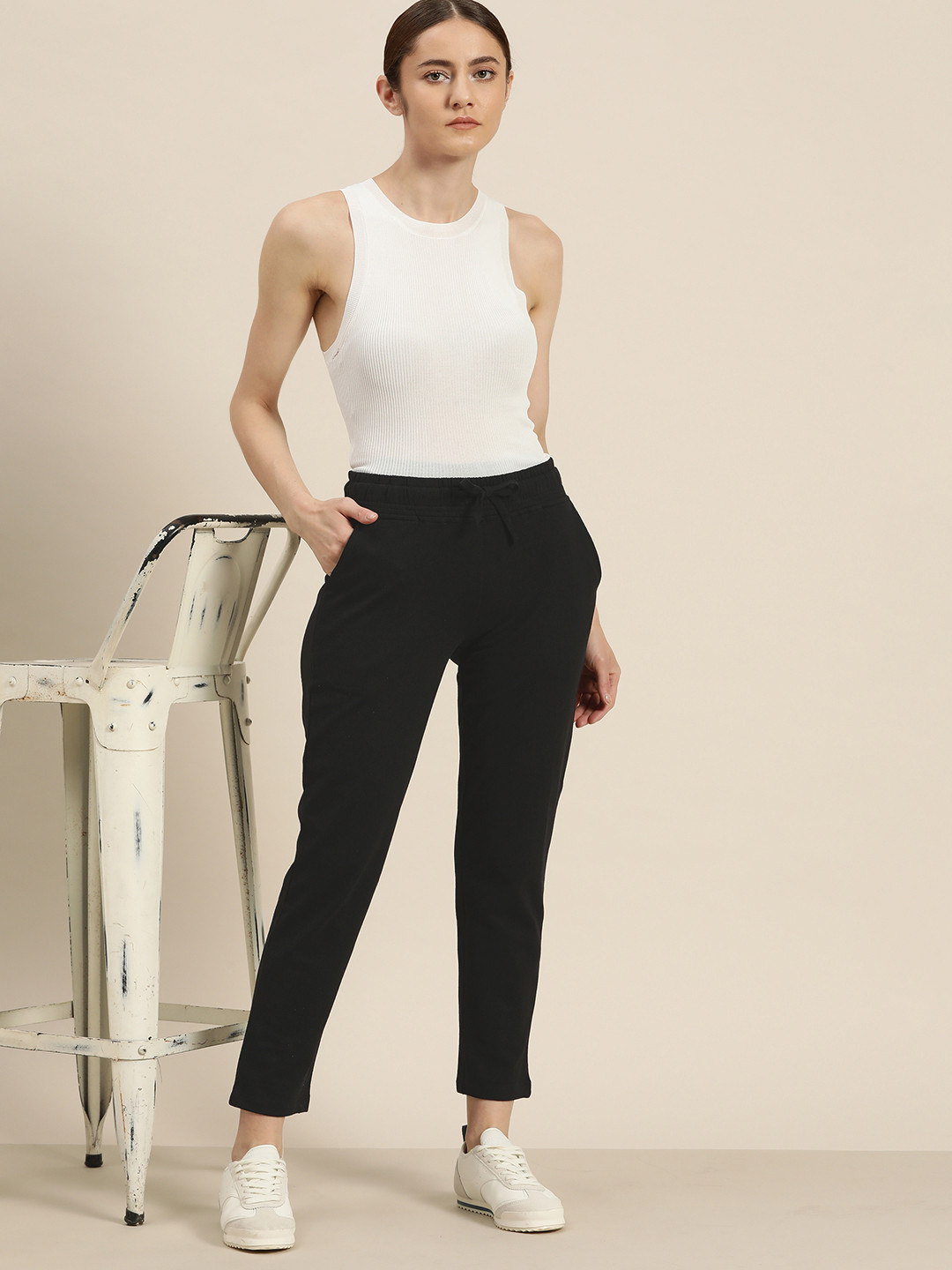 

her by invictus Women Regular Fit Cropped Track Pants, Black