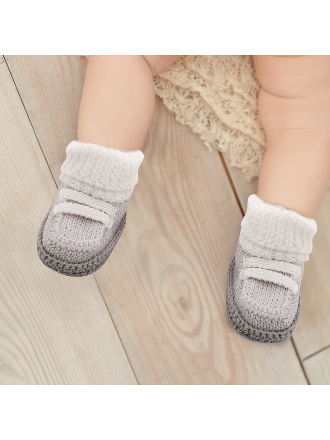 

Baby Moo Infant Kids White & Grey Knitted Cotton Booties