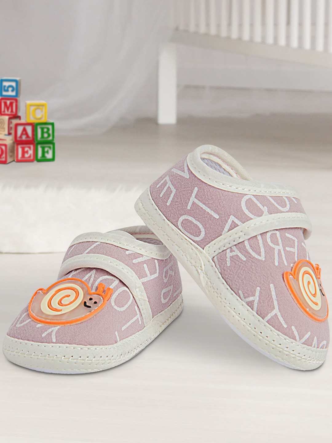 

Baby Moo Infants Kids Mauve & White Printed Booties