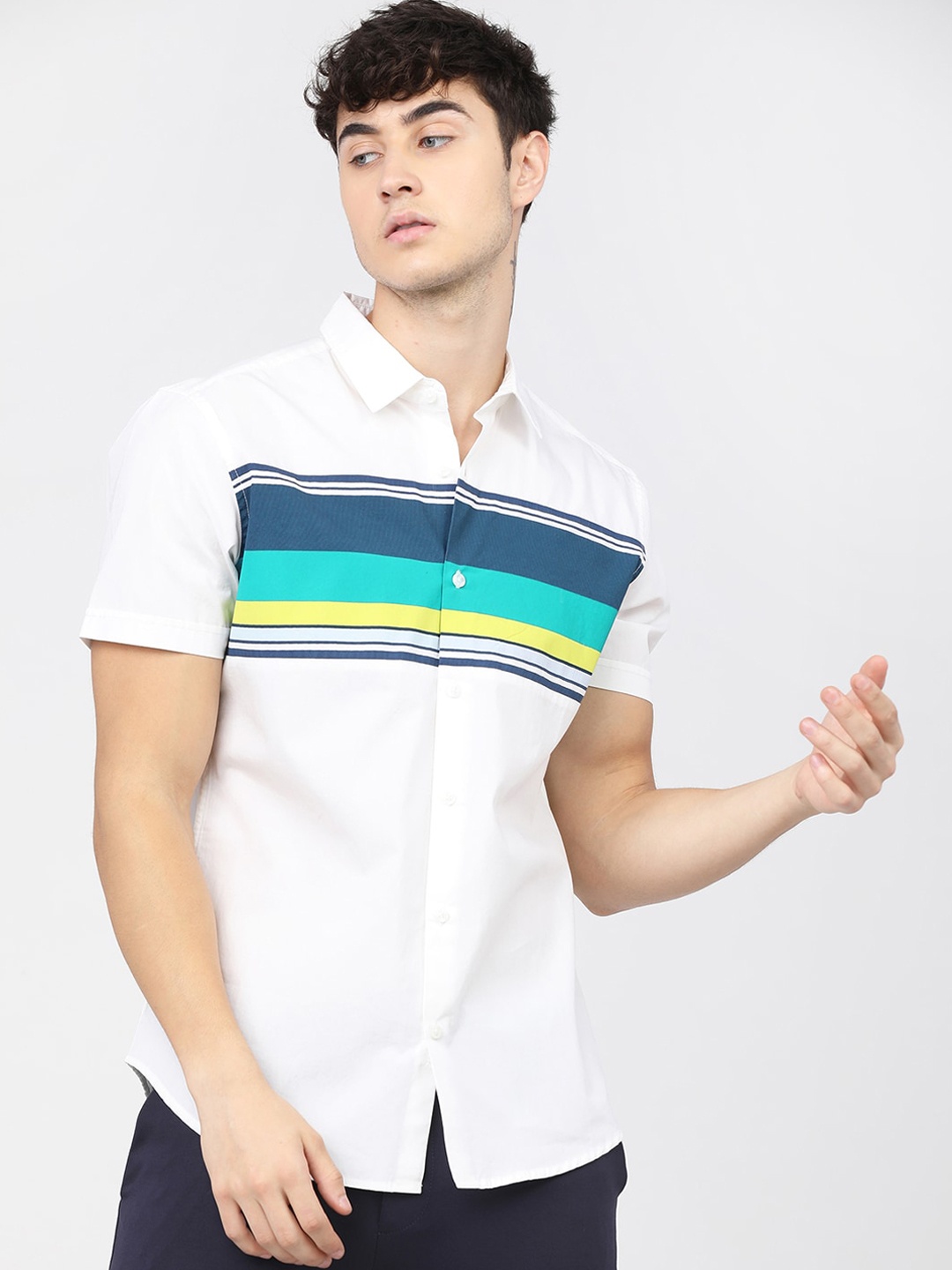 

HIGHLANDER Men White Slim Fit Horizontal Stripes Opaque Striped Casual Shirt