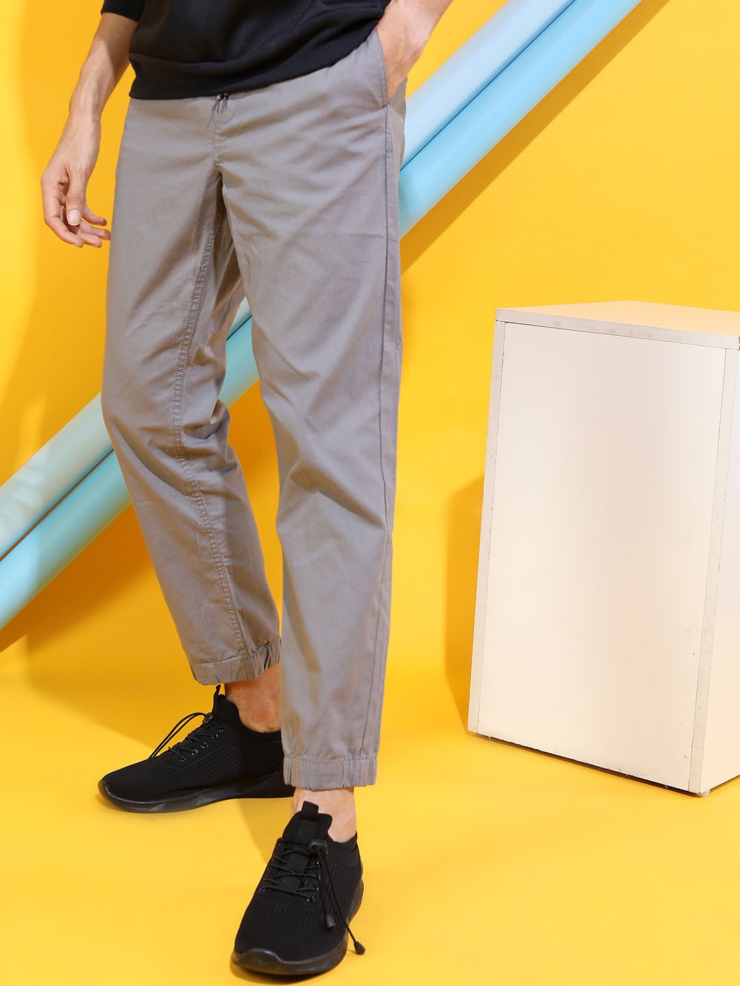 

HIGHLANDER Men Grey Slim Fit Easy Wash Joggers Trousers