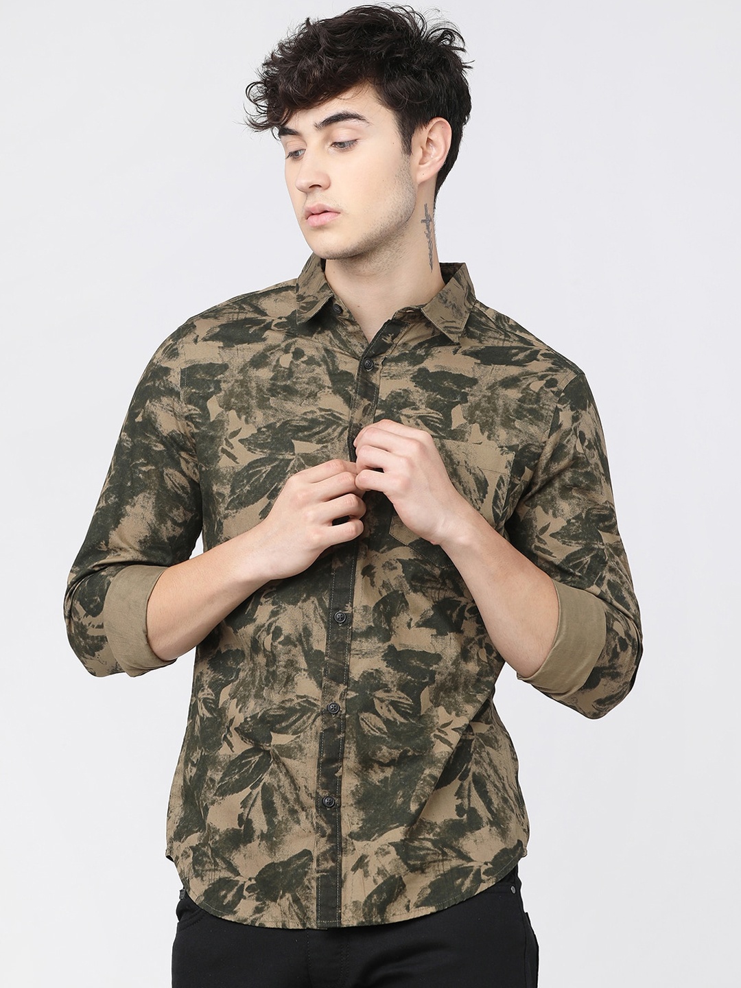 

HIGHLANDER Men Olive Green Slim Fit Opaque Printed Cotton Casual Shirt