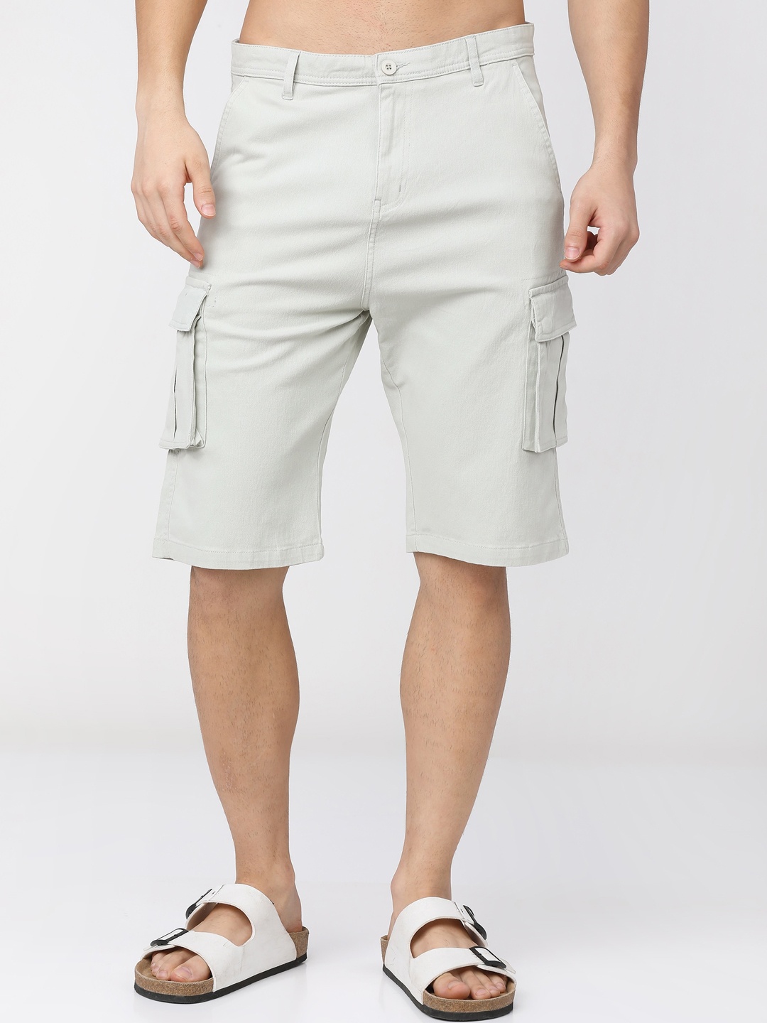 

HIGHLANDER Men Cream-Coloured Slim Fit Mid-Rise Cargo Shorts
