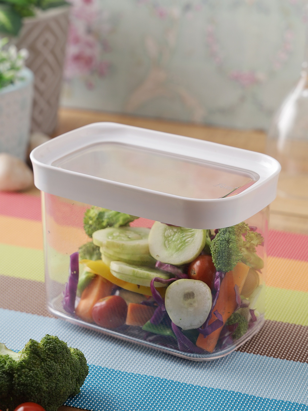

Felli Transparent & White Solid Air Tight Food Container