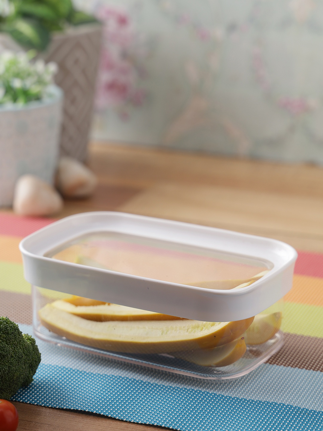 

Felli Transparent & White Solid Air Tight Food Container