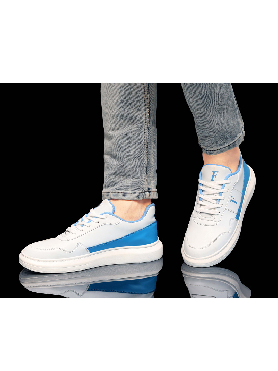 

Ferraiolo Men White & Blue Colourblocked Nubuck Sneakers