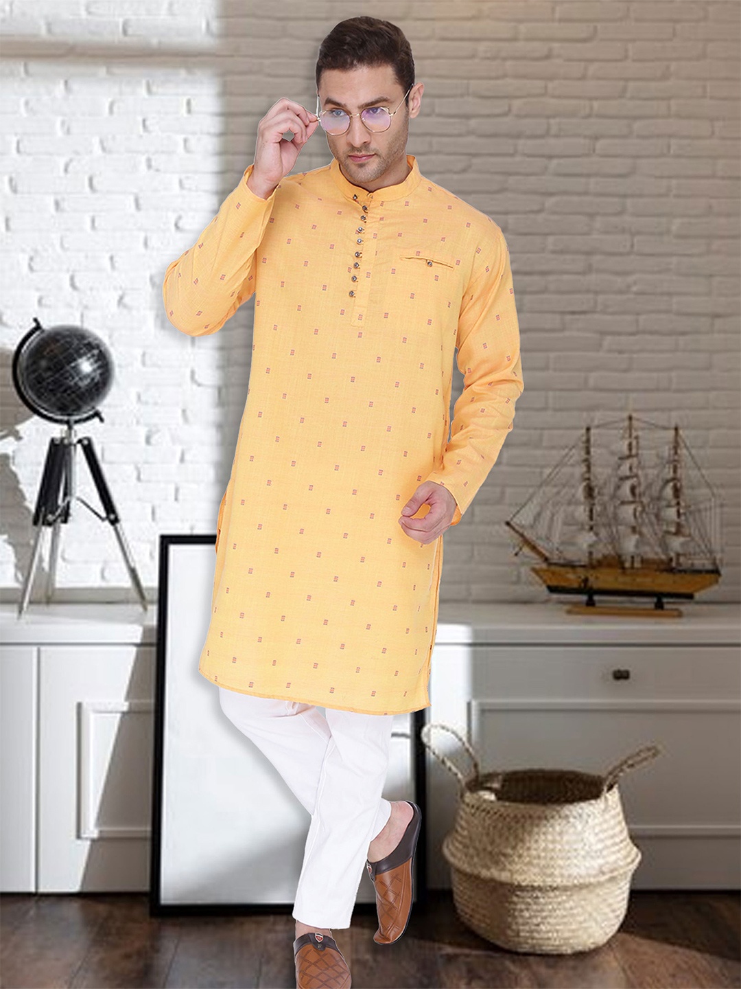 

Kuons Avenue Men Orange Geometric Woven Designed Straight Kurta