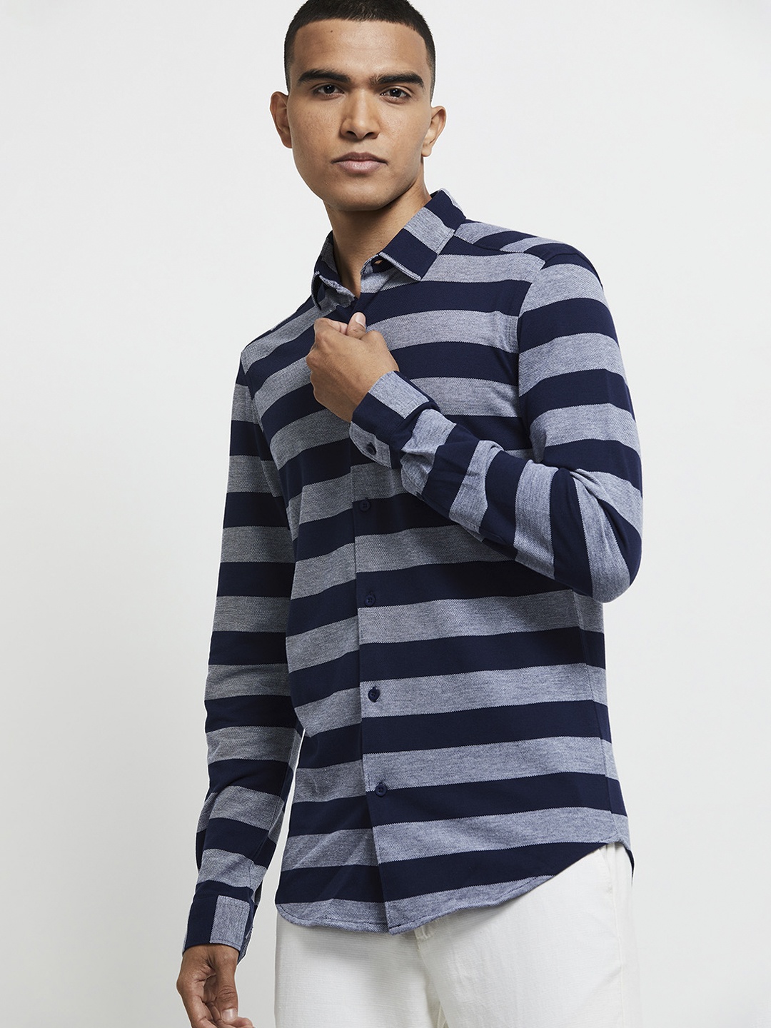 

max Men Blue Horizontal Stripes Opaque Striped Casual Shirt
