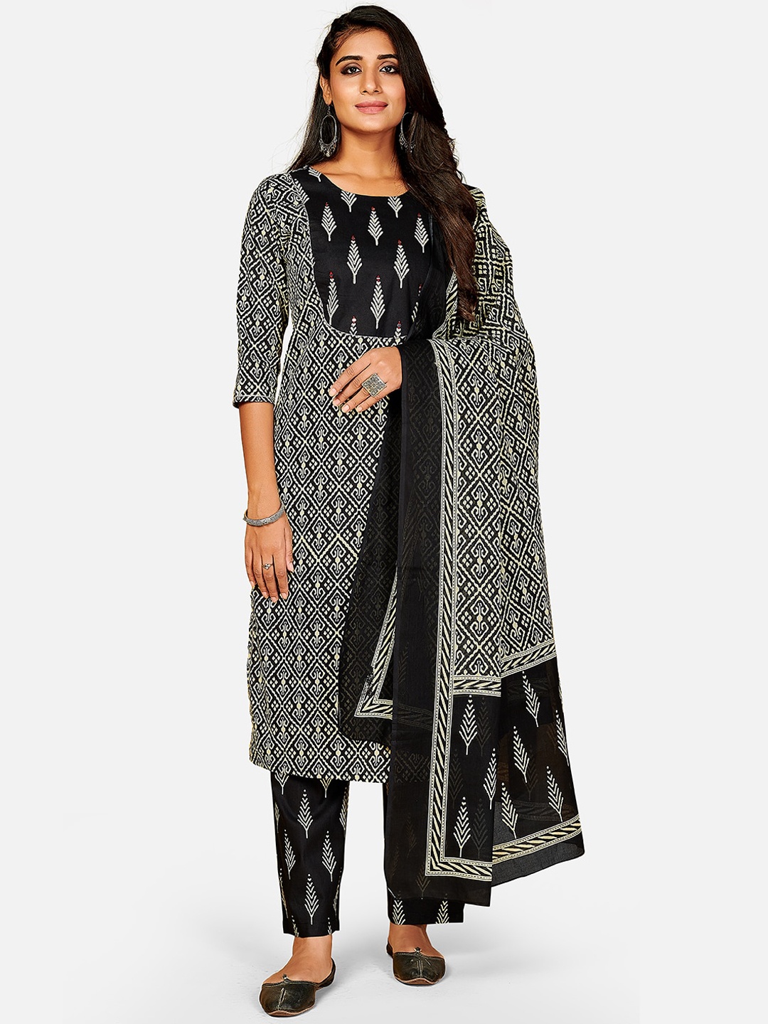 

Vbuyz Women Black Printed Pure Cotton Kurta with Trousers & With Dupatta