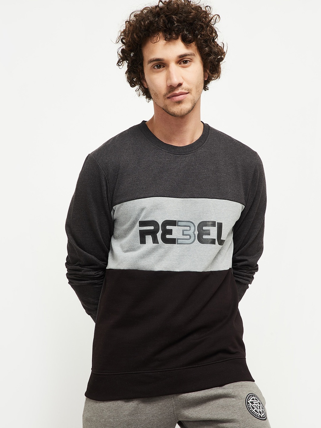 

max Men Charcoal Grey Printed Sweatshirt