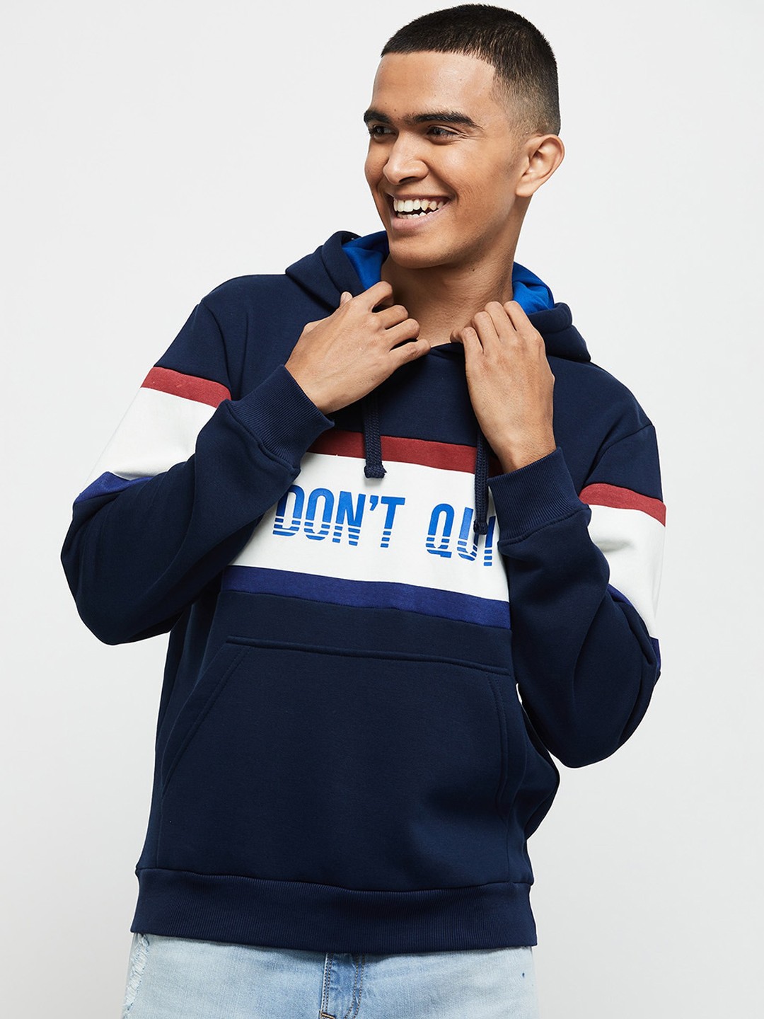 

max Men Navy Blue Printed Hooded Sweatshirt