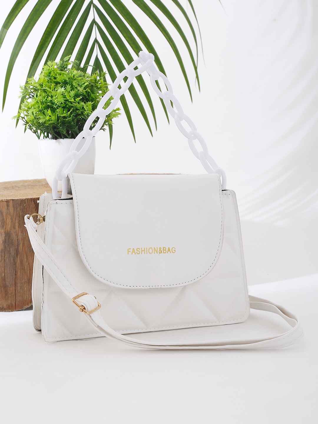 

Apsis White Structured Handheld Bag with Quilted