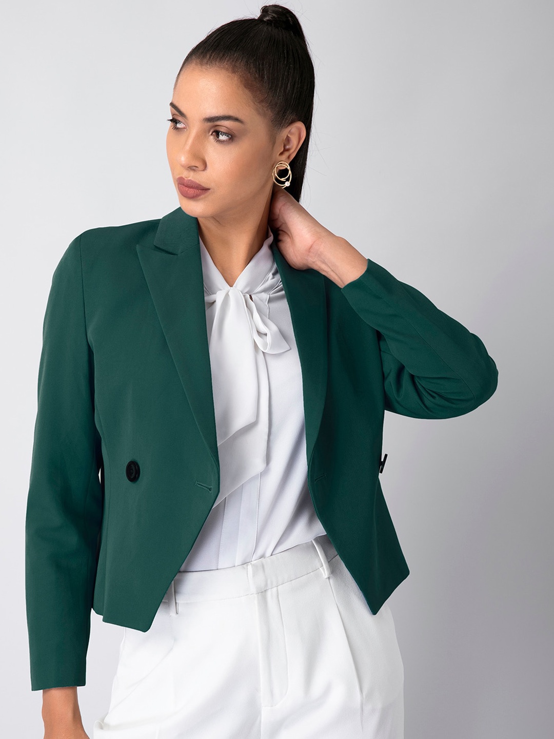 

FabAlley Women Green Solid Single-Breasted Cropped Blazer