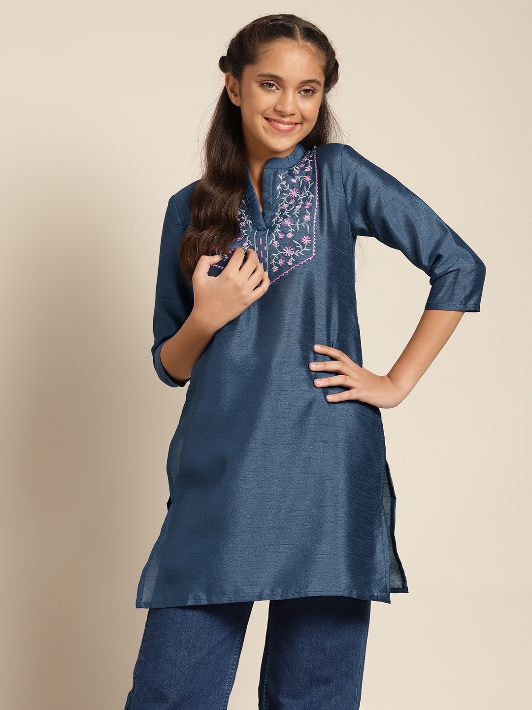 

Sangria Girls Navy Blue Embroidered Floral Kurta