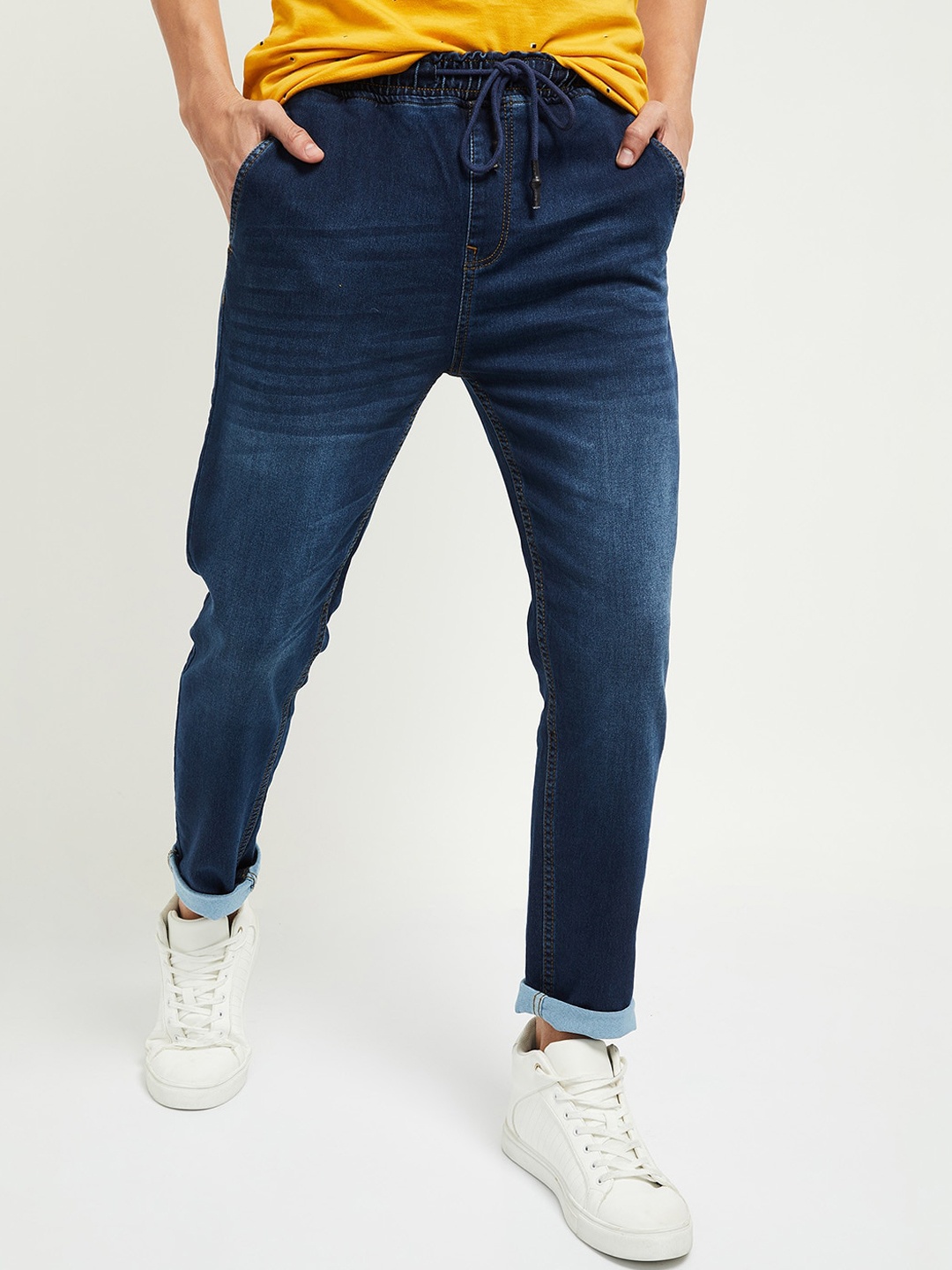 

max Men Blue Light Fade Jeans